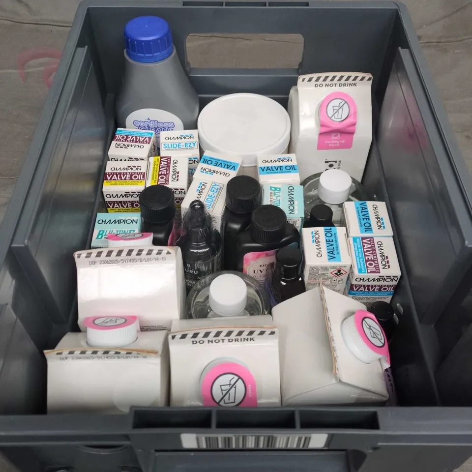 APPROXIMATELY 10 ASSORTED HOUSEHOLD LIQUID PRODUCTS TO INCLUDE -WASHING UP LIQUID , FRAGRANCE OIL , ETC 