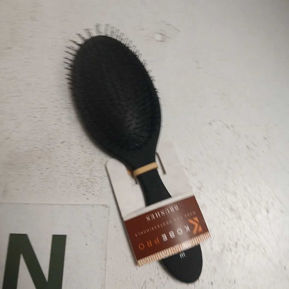 TOTE OF APPROXIMATELY 20 ASSORTED COSMETICS TO INCLUDE: KOBE PRO BRUSH
