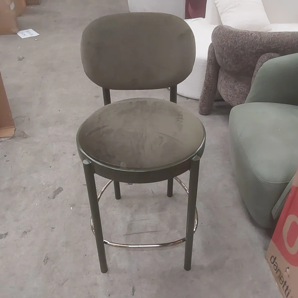 DANETTI BLAKE VELVET WITH METAL BAR STOOL