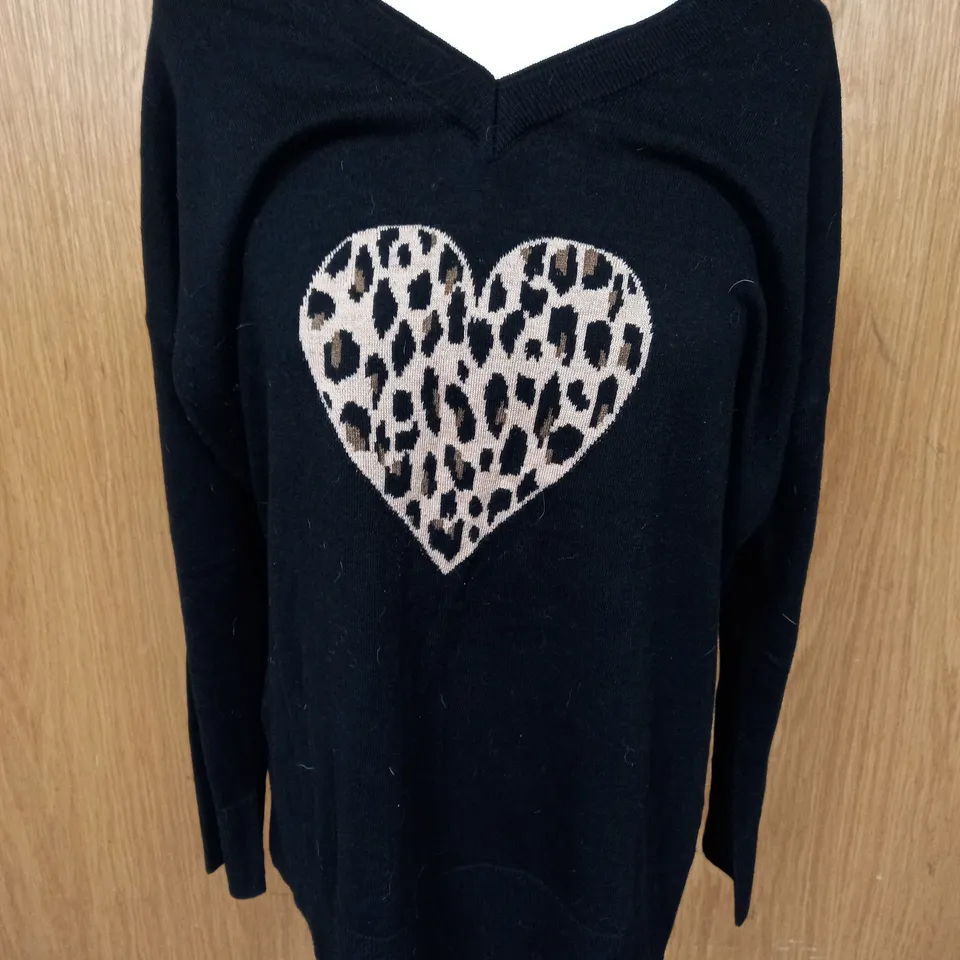 APPROXIMATELY 10 ASSORTED CLOTHING ITEMS IN VARIOUS SIZES TO INCLUDE SWEATERS, DRESSES, TROUSERS ETC.