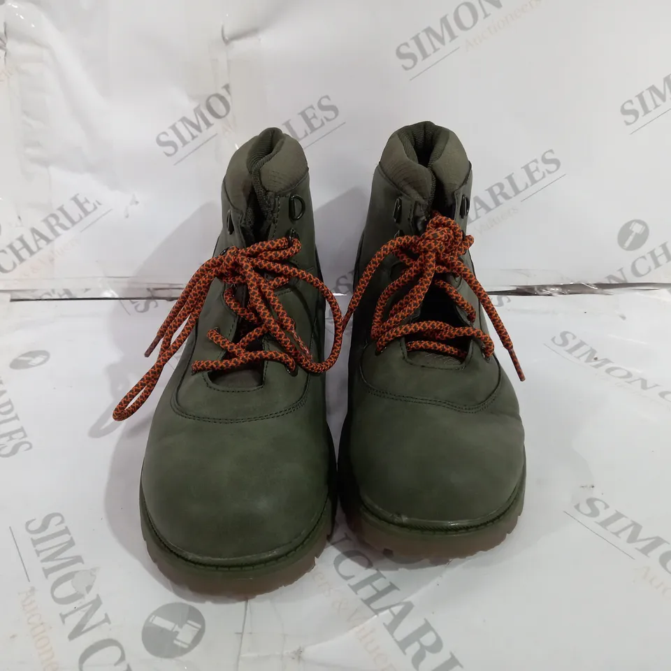 KIDS GREEN LACE UP BOOTS SIZE 5