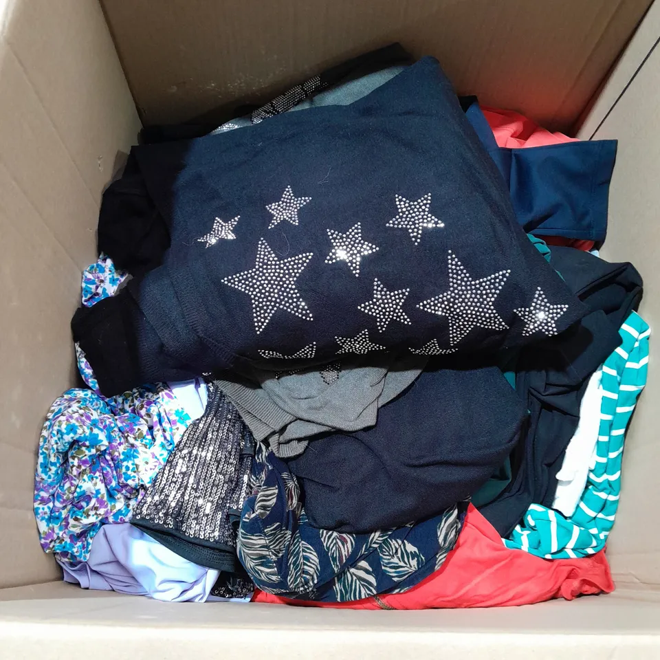 LARGE BOX OF ASSORTED CLOTHING ITEMS ALL IN DIFFRENT COLOURS AND SIZES 