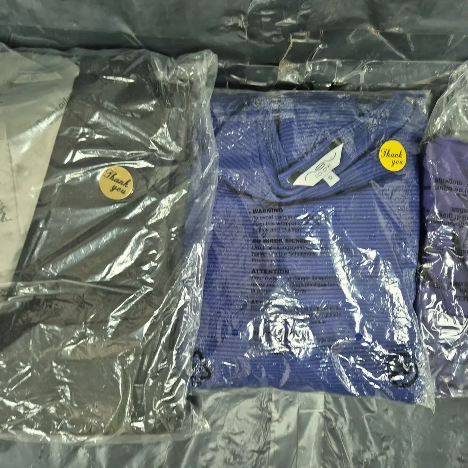 BOX OF APPROXIMATELY 5 ASSORTED CLOTHING AND FASHION ITEMS - VARIOUS COLOURS, SIZES AND STYLES