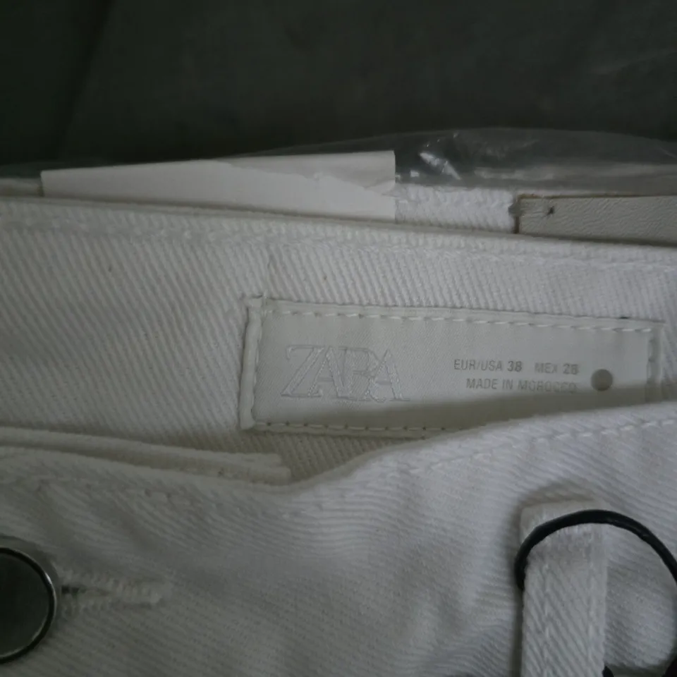 ZARA WHITE DENIM JEANS FOR WOMEN – EU 38 / US 8 (INSEAM 28)