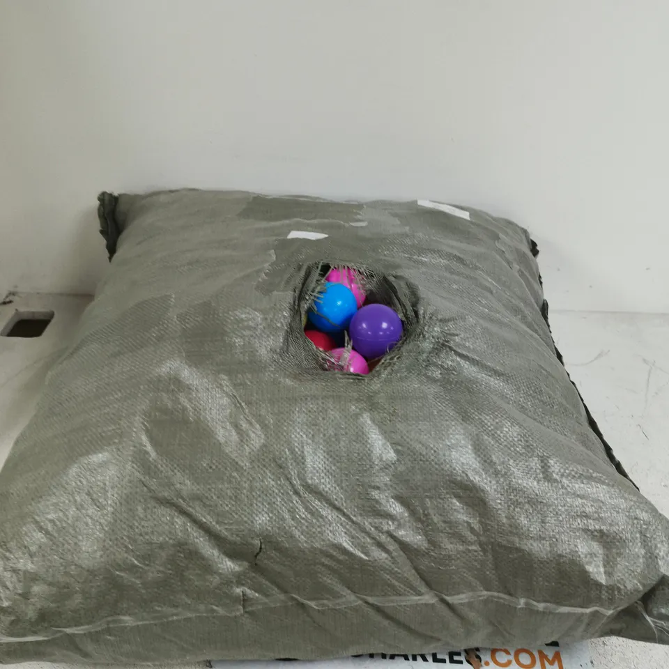 LARGE QUANTITY OF MULTICOLOURED BALL PIT BALLS