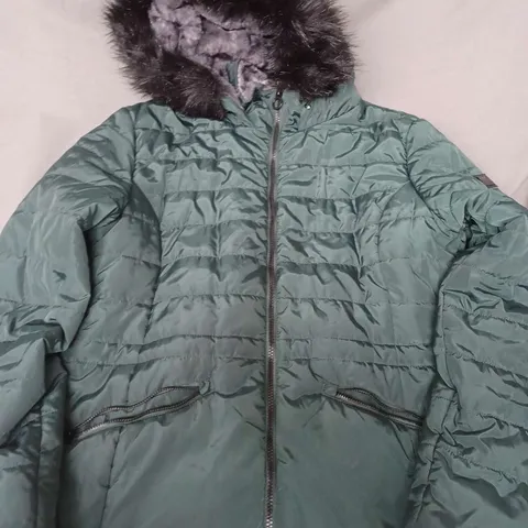 REGATTA GREAT OUTDOORS COAT IN GREEN - UK 15 