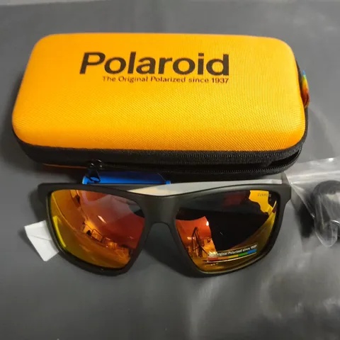 POLAROID SPORTS STYLE GLASSES IN CASE