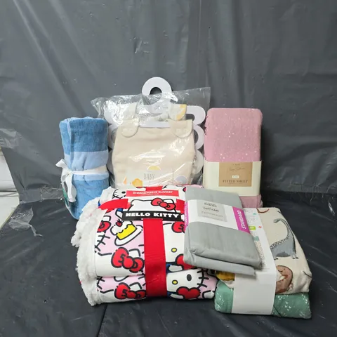 APPROXIMATELY 20 ASSORTED HOMEWARE ITEMS TO INCLUDE STACEY SOLOMON KING FITTED SHEET, EASY CARE 2 PILLOWCASES, HELLO KITTY SHERPA FLEECE BLANKET, ETC