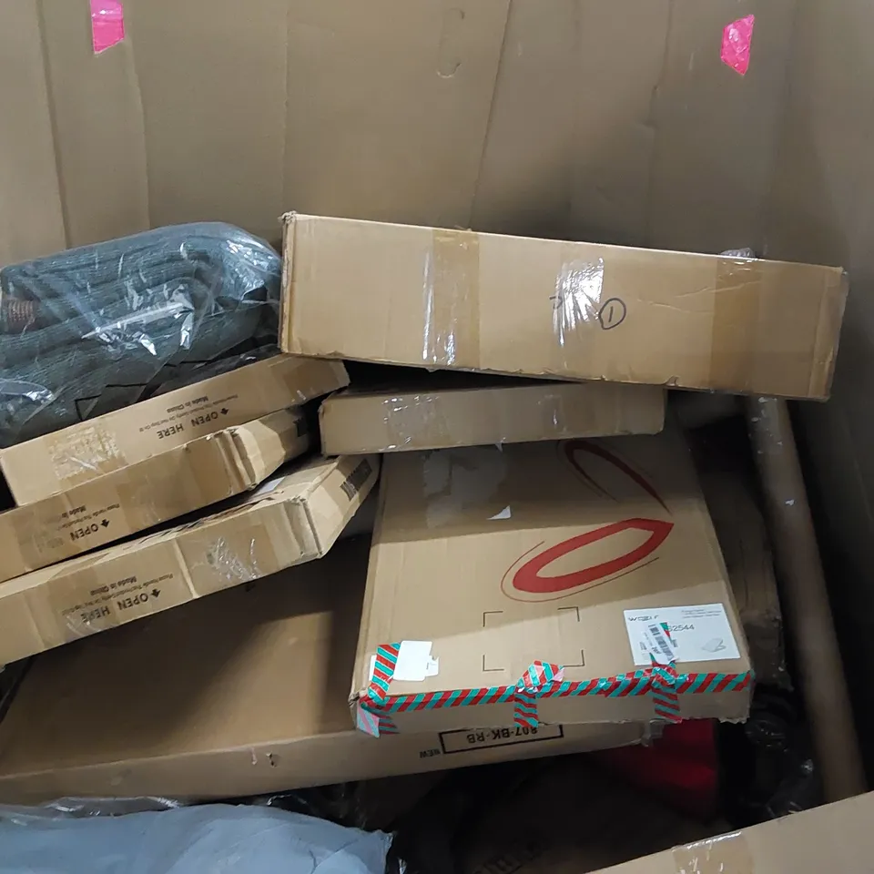 PALLET OF ASSORTED CONSUMER PRODUCTS TO INCLUDE: NEST OF TABLE, ROLLER BLINDS, PLAYPEN, TOILET SEAT ECT