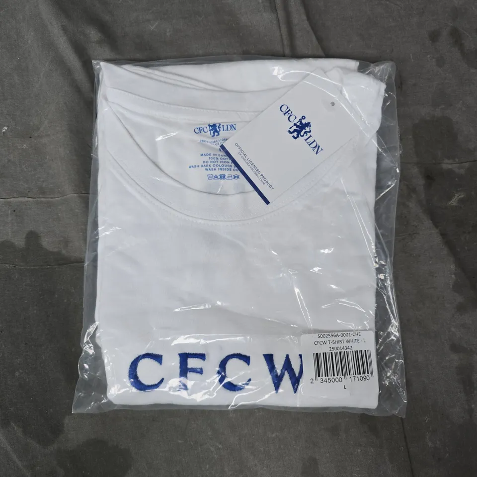 CHELSEA FOOTBALL CLUB T-SHIRT IN WHITE SIZE LARGE