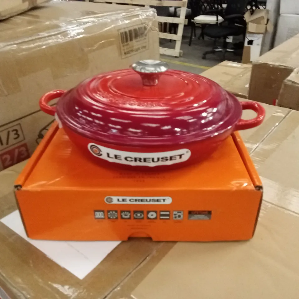 BOXED LE CREUSET SIGNATURE CASSEROLE 22cm
