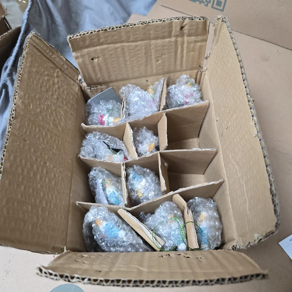 BOX OF ASSORTED GISELA GRAHAM SMALL SWAN DECORATIONS 