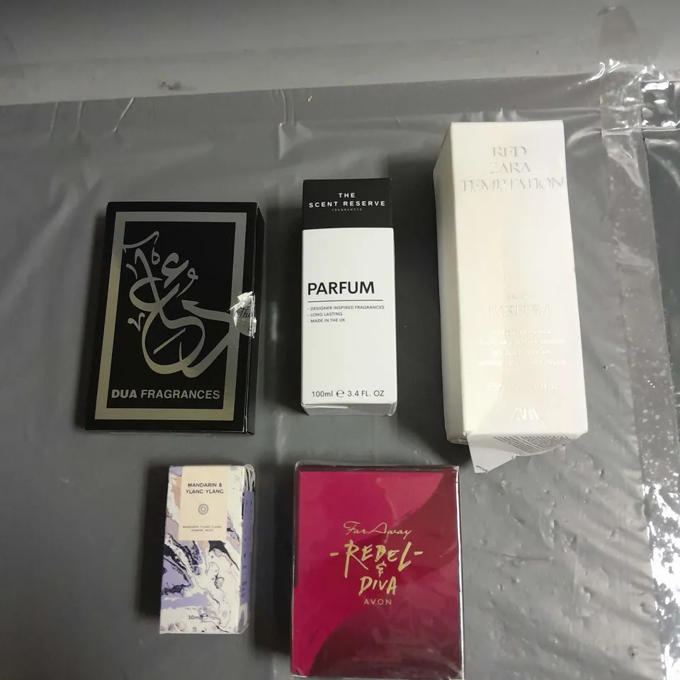 BOX OF APPROXIMATELY 5 ASSORTED BOXED FRAGRANCES TO INCLUDE - ZARA RED TEMPTATION - AVON REBEL & DIVA - THE SCENT RESERVE PARFUM - ETC