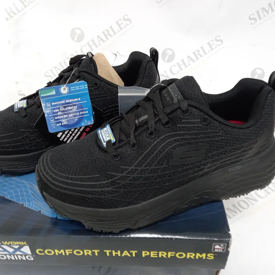 BOXED SKECHERS CUSHION ELITE TRAINERS, BLACK - SIZE 4
