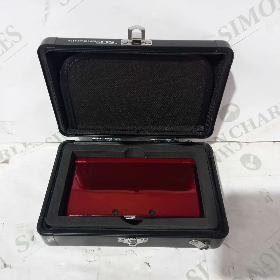 NINTENDO 3DS GAMING CONSOLE IN METALLIC RED CTR-001(EUR) W. CASE