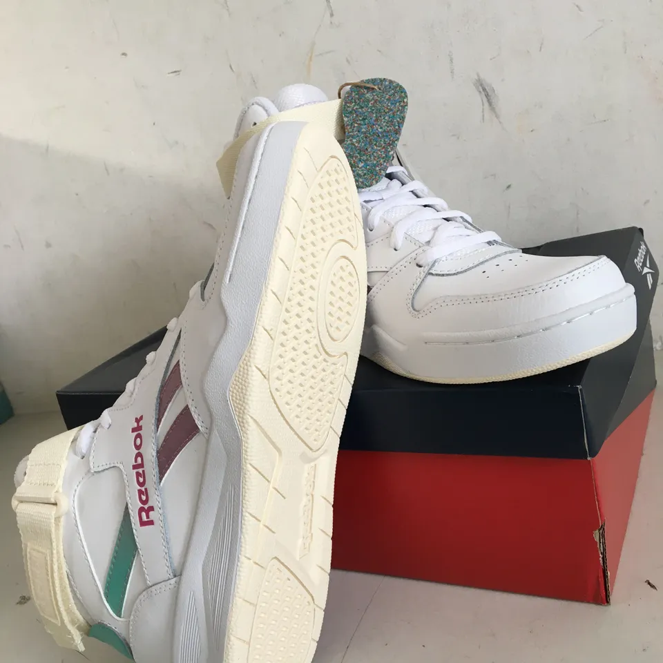 BOXED PAIR OF SIZE 6 REEBOK ROYAL BASKETBALL TRAINERS