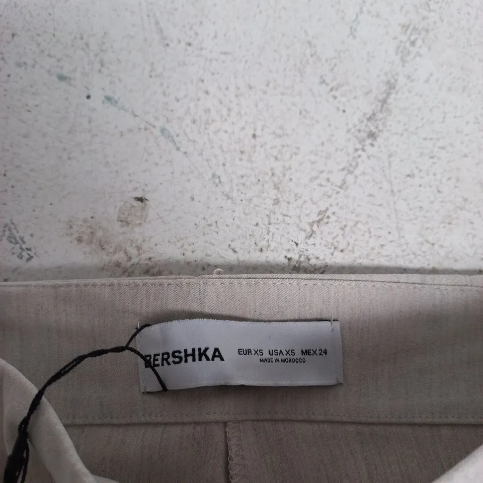 BERSHKA BEIGE SKORT – (EU XS) – MADE IN MOROCCO