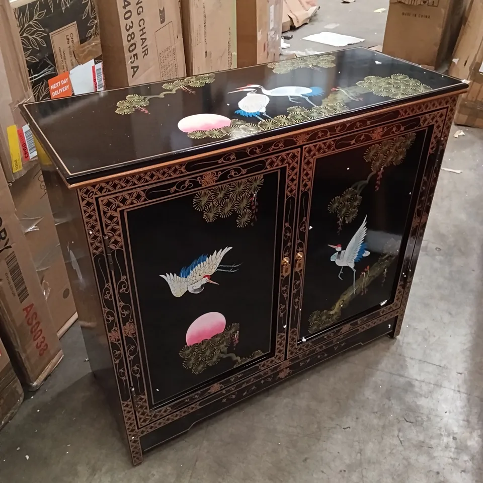 CABINET WITH CRANE ARTISTRY - BLACK/GOLD 