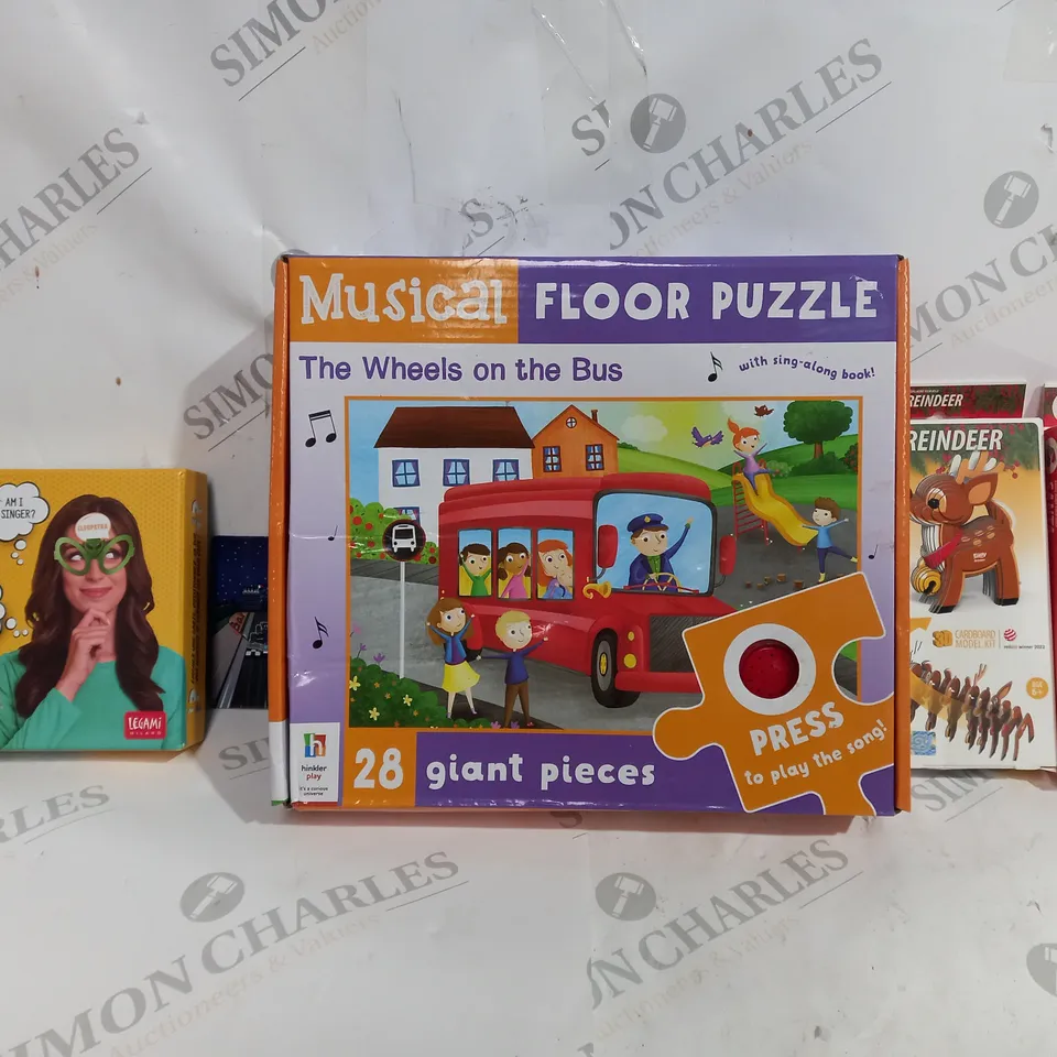 BOX OF APPROX 25 ASSORTED TOYS TO INCLUDE - WHO AM I - MUSICAL FLOOR PUZZLE - 055 SANTA ECT