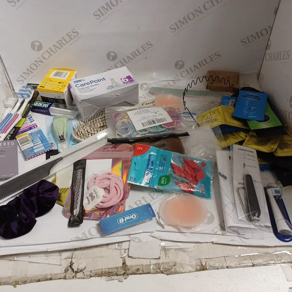 LOT OF APPROX 20 ASSORTED HEALTH AND BEAUTY PRODUCTS 