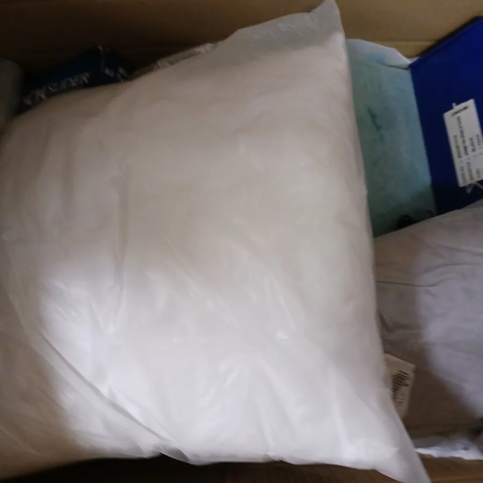 BOX OF APPROXIMATELY 12 ASSORTED ITEMS TO INCLUDE - DREAMS MATTRESS PROTECTOR , MOISTURE ABSORBER , FAIRY NON BIO PODS ETC