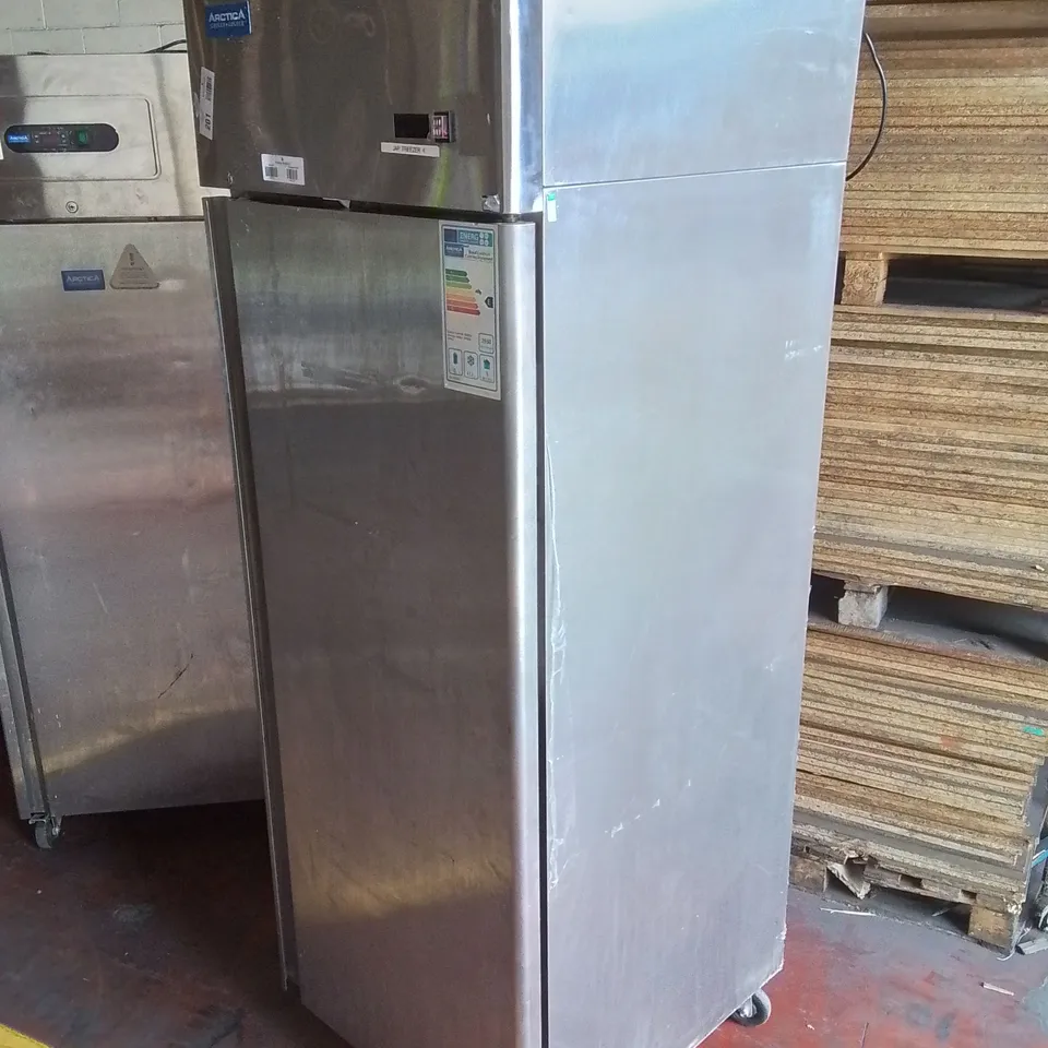 ARCTICA 2/1GN FREEZER SINGLE DOOR STAINLESS STEEL 670 LITRE HEC915 COMMERCIAL