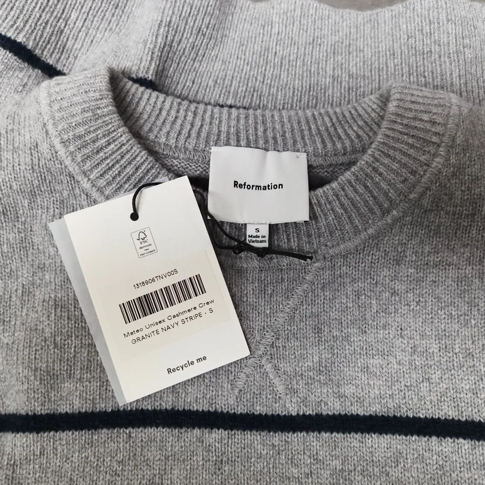 REFORMATION MATEO UNISEX CASHMERE CREW NECK SWEATER – GREY WITH NAVY STRIPES, SIZE S