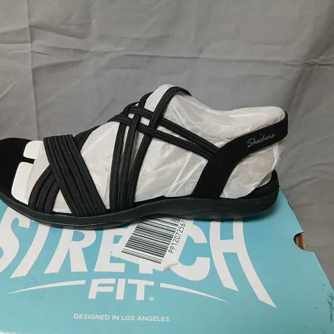 SKECHERS STRETCH FIT WOMEN'S SANDALS - BLACK & WHITE STRAPPY, UK 6 (EU 39, US 9)