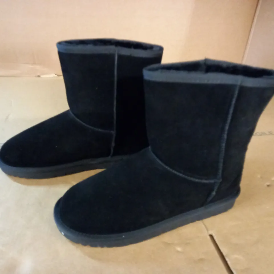 UGG BLACK BOOTS - 41