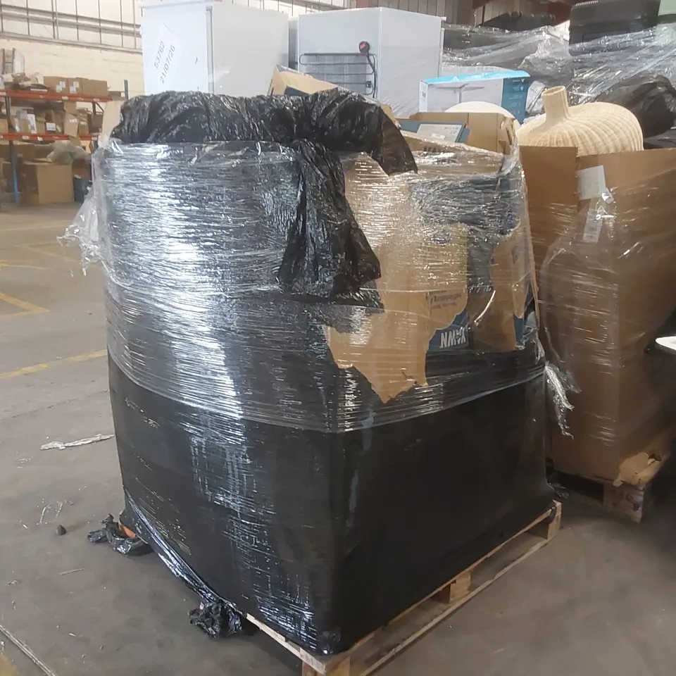 PALLET CONTAINING A VERY LARGE QUANTITY OF YAWN AIR BEDS ECT