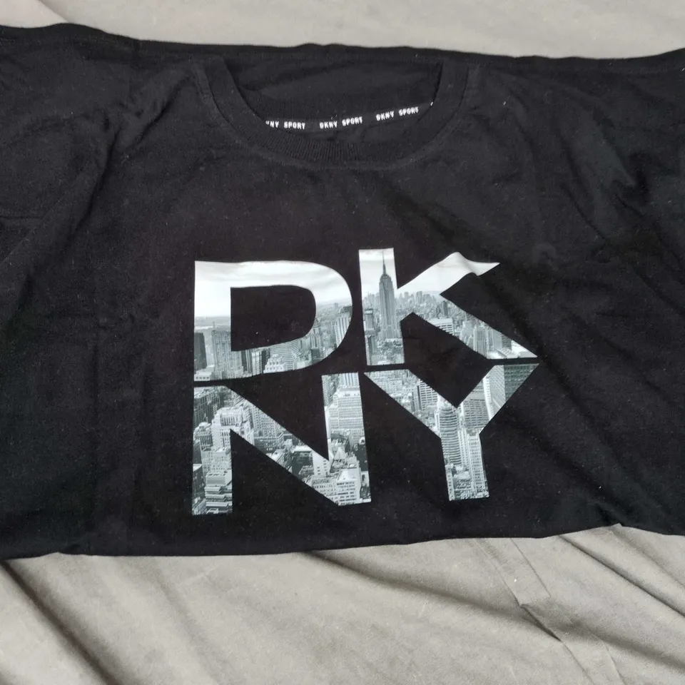 DKNY BLACK T-SHIRT WITH NYC SKYLINE LOGO