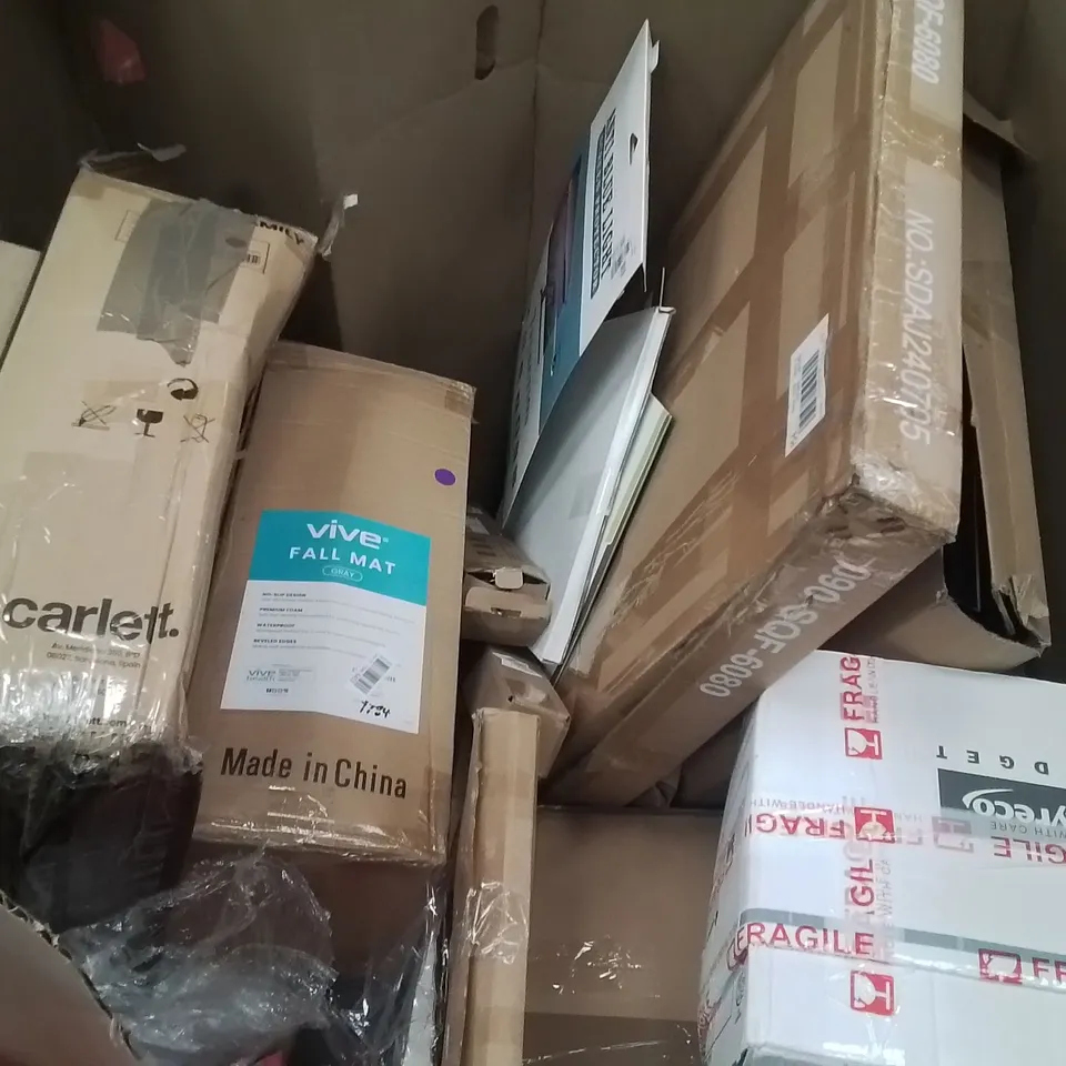PALLET CONTAINING VARIOUS ASSORTED BOXED HOUSEHOLD ITEMS TO INCLUDE: BATHROOM FALL MAT, SHOPPING TROLLEY, LED BATHROOM MIRROR AND LOTS MORE UNMARKED BOXED ITEMS 