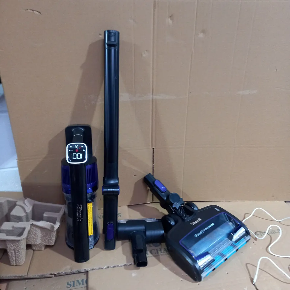 SHARK COMPLETE HOME CORDLESS STICK VACUUM