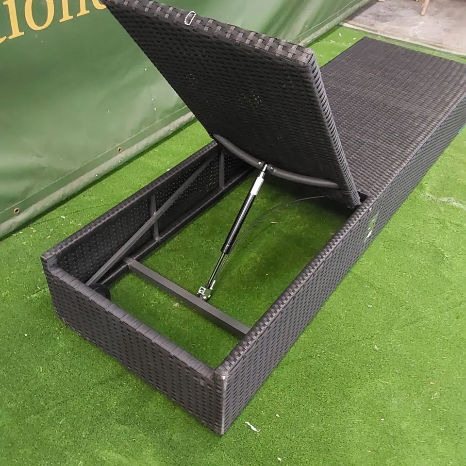 DESIGNER MANUAL ADJUSTABLE SUNLOUNGER IN BLACK RATTAN 