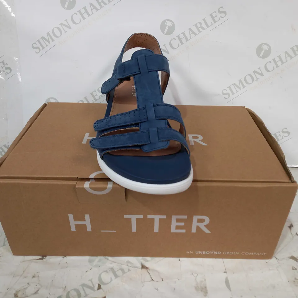 BOXED PAIR OF HOTTER OPEN TOE LEATHER SANDALS IN BLUE UK SIZE 7
