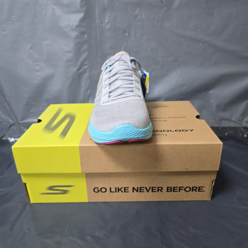 SKECHERS PERFORMANCE GO RUN TRAINERS - GREY AND BLUE - SIZE 7