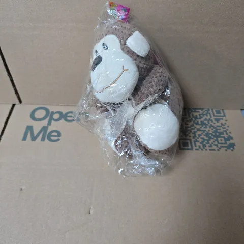 BOX OF APPROXIMATELY 25 ASSORTED TOYS INCLUDING KEYRING , ROLL AROUND OWL AND SOFT TOYS 