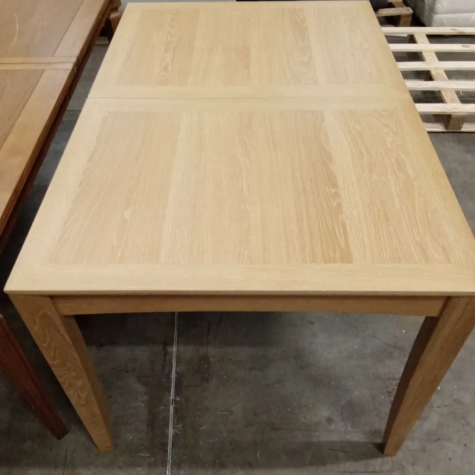 QUALITY DESIGNER OAK EXTENDABLE DINING TABLE