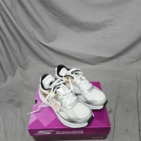 SKECHERS PERFORMANCE TRAINERS – WHITE/SILVER UK 3.5
