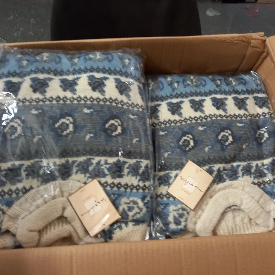 LOT OF 15 AS NEW PATTERENED KNIT JUMPERS - ALL 4