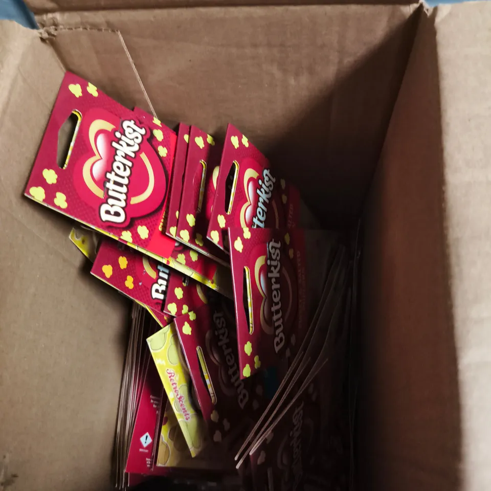 BOX OF APPROXIMATELY 90 BUTTERKIST POPCORN SWEET & SALTED CAR AIR FRESHENER 