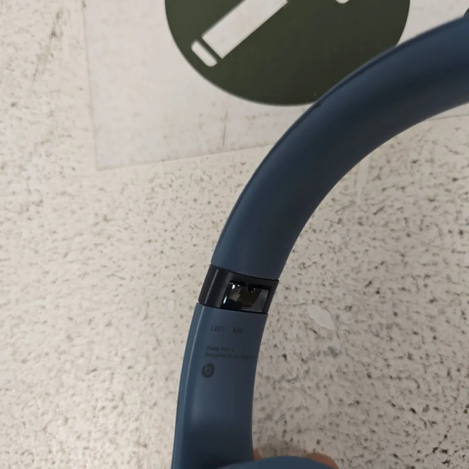 BEATS BY DRE WIRELESS HEADPHONES – BLUE BEATS SOLO 4
