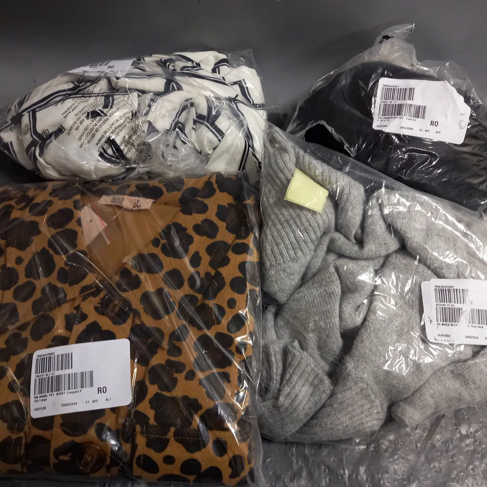 APPROXIMATELY 10 ASSORTED CLOTHING ITEMS TO INCLUDE SHACKET, JUMPER, DRESS, ETC