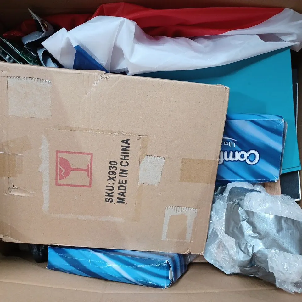 BOX OF APPROX 20 ASSORTED ITEMS TO INCLUDE - BEER METAL POSTERS - PIMPERNEL CHEESE BOARD - THINKING OF YOU LED BOTTLE ECT