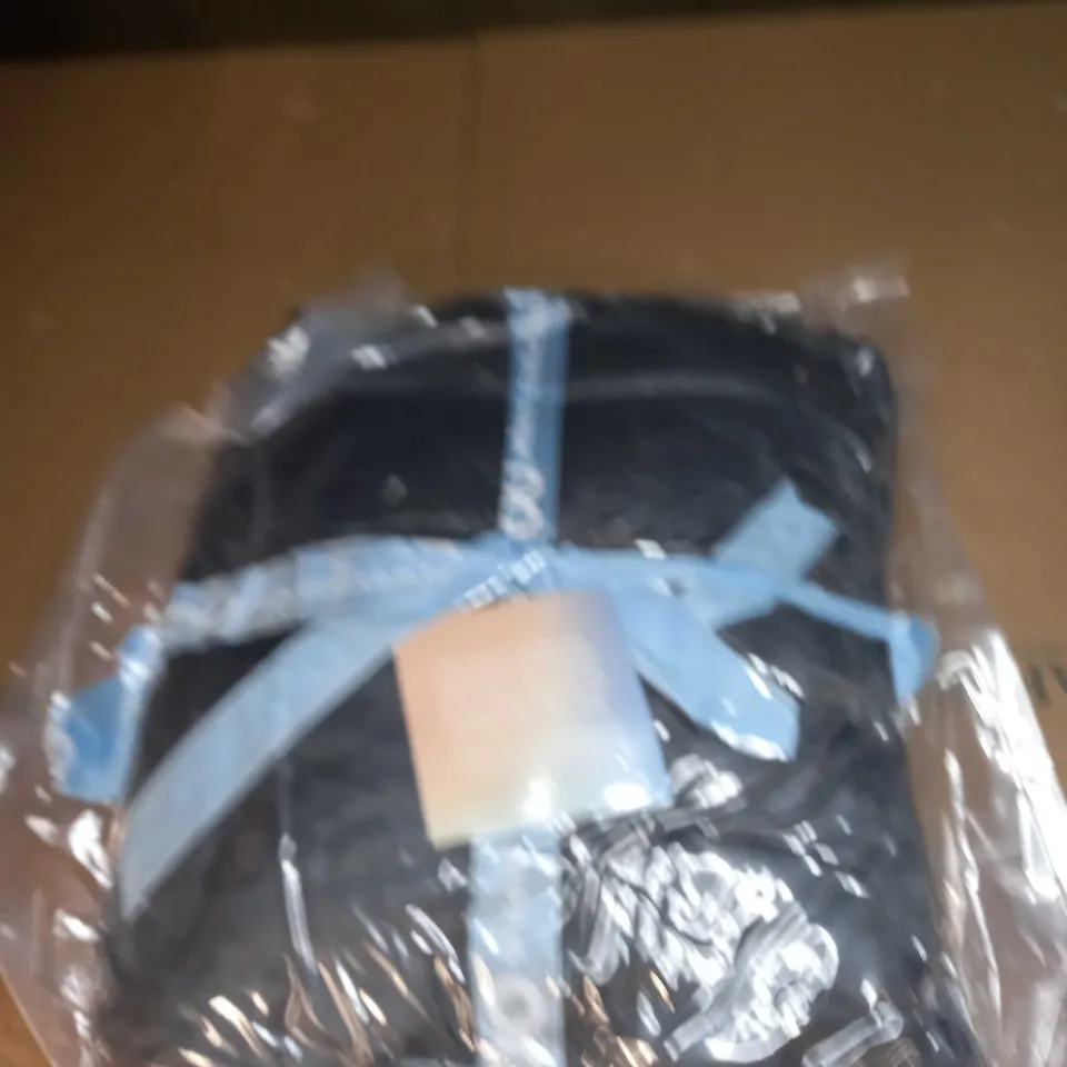 FLEECED HOODED BLANKET