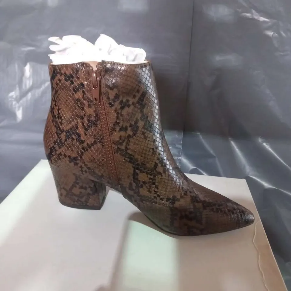 BOXED STEVE MADDEN BROWN SNAKE SYNTHETIC AKLE BOOTS SIZE 3