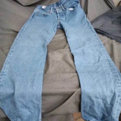 LEVIS DENIM JEANS W26 L32