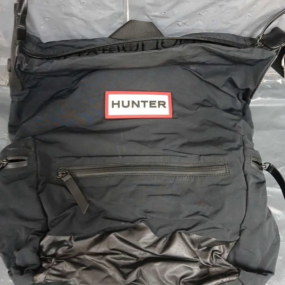 HUNTER BACKPACK IN BLACK