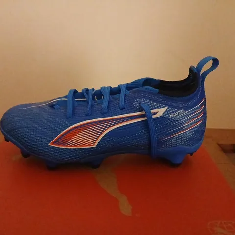 PUMA ULTRA 6 PRO FG/AG JR FOOTBALL BOOTS – BLUE/WHITE/RED, UK 10 (EU 28)