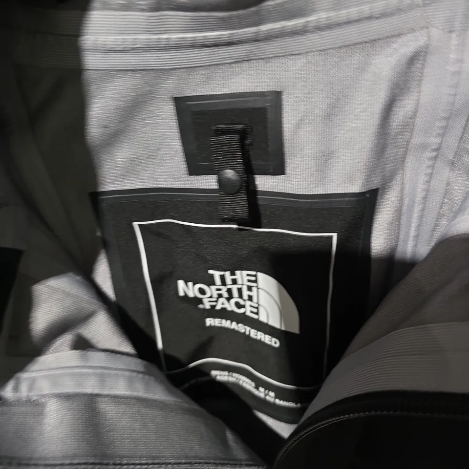 THE NORTH FACE REMASTERED JACKET – BLACK